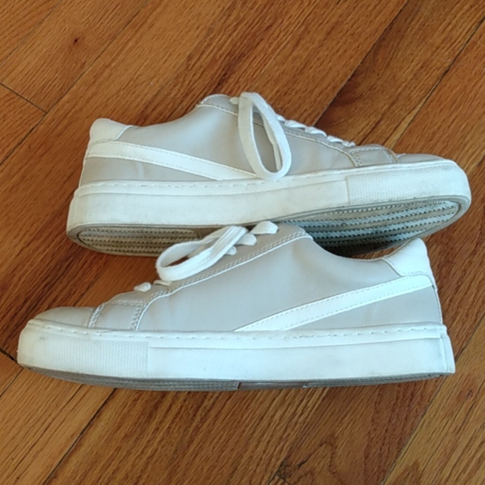 Universal Thread Sneakers - Picture 5 of 10